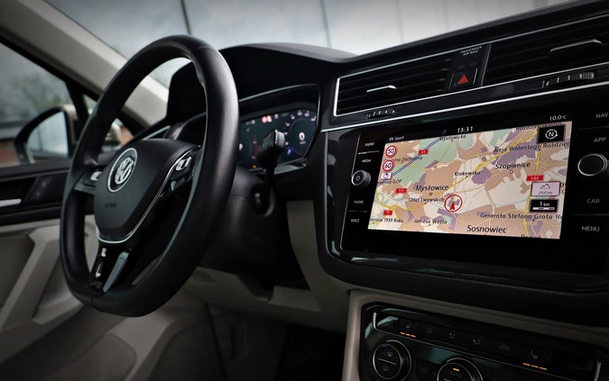 Volkswagen Tiguan cena 129900 przebieg: 54000, rok produkcji 2019 z Czarne małe 781